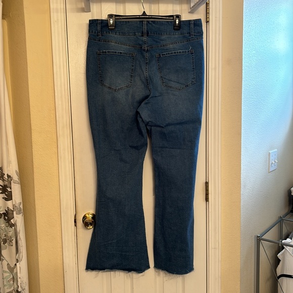 No Boundaries Flare leg Jeans - Picture 2 of 2